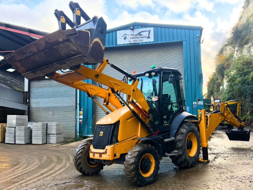 JCB 3CX backhoe loader
