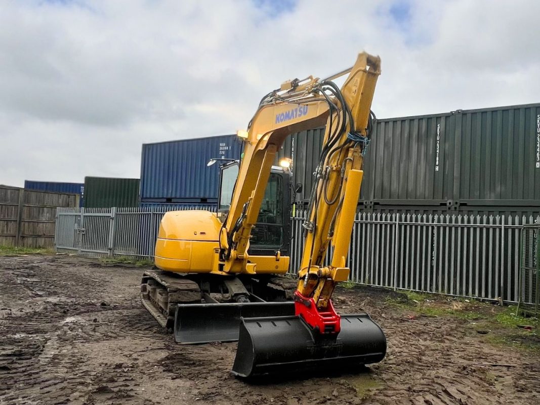 Front of digger Komatsu PC80