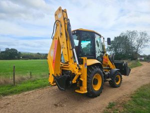 JCB 3CX backhoe loader for sale - J09088